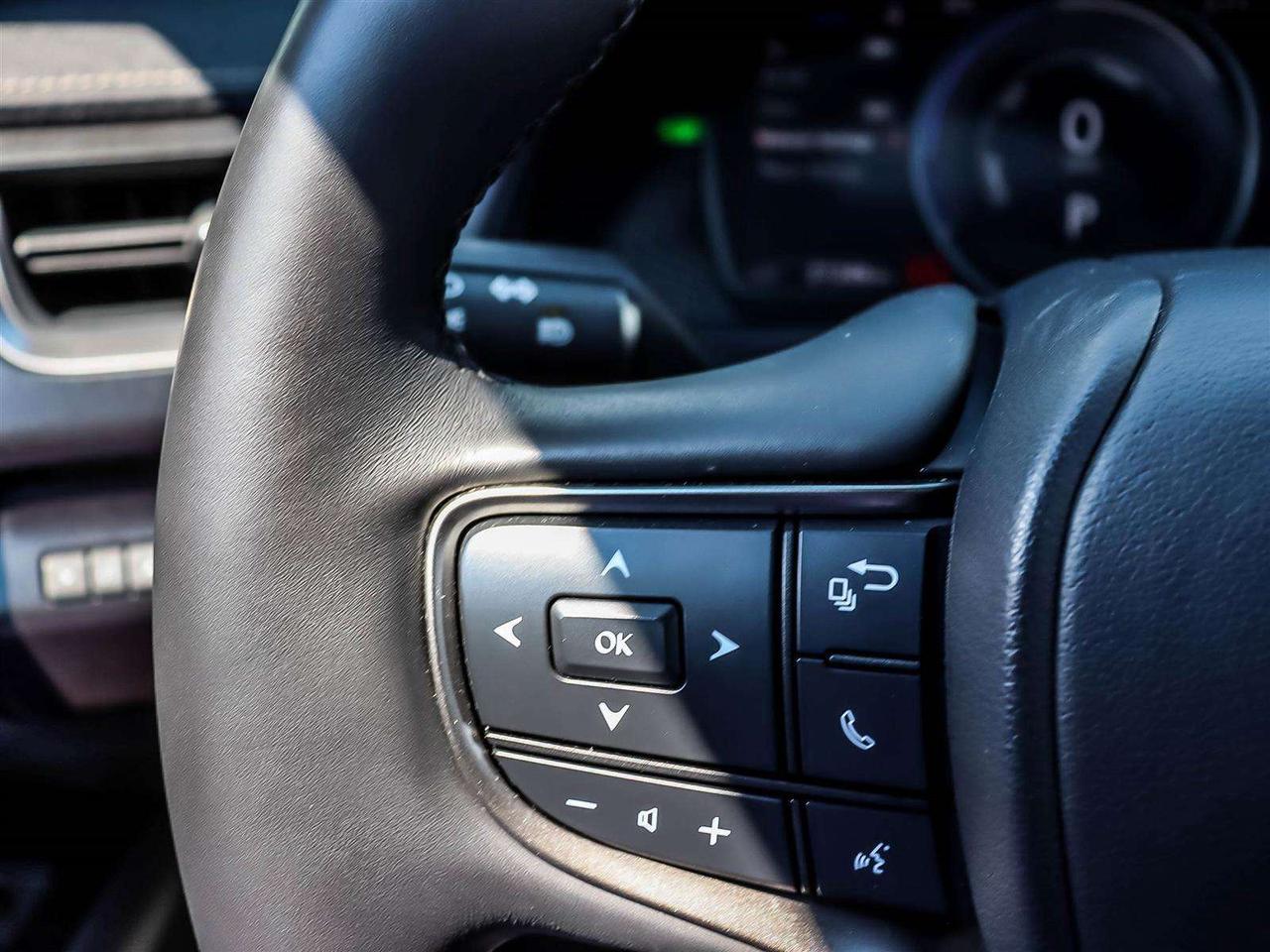 2024 Lexus UX PREMIUM HYBRID AWD ADAPTIVE CRUISE Photo