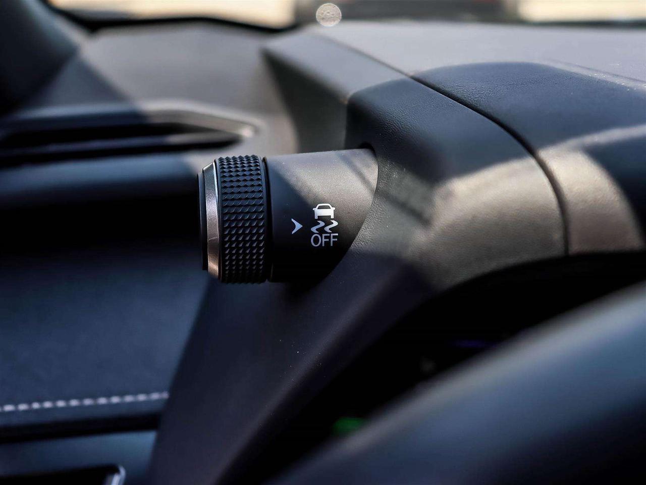 2024 Lexus UX PREMIUM HYBRID AWD ADAPTIVE CRUISE Photo