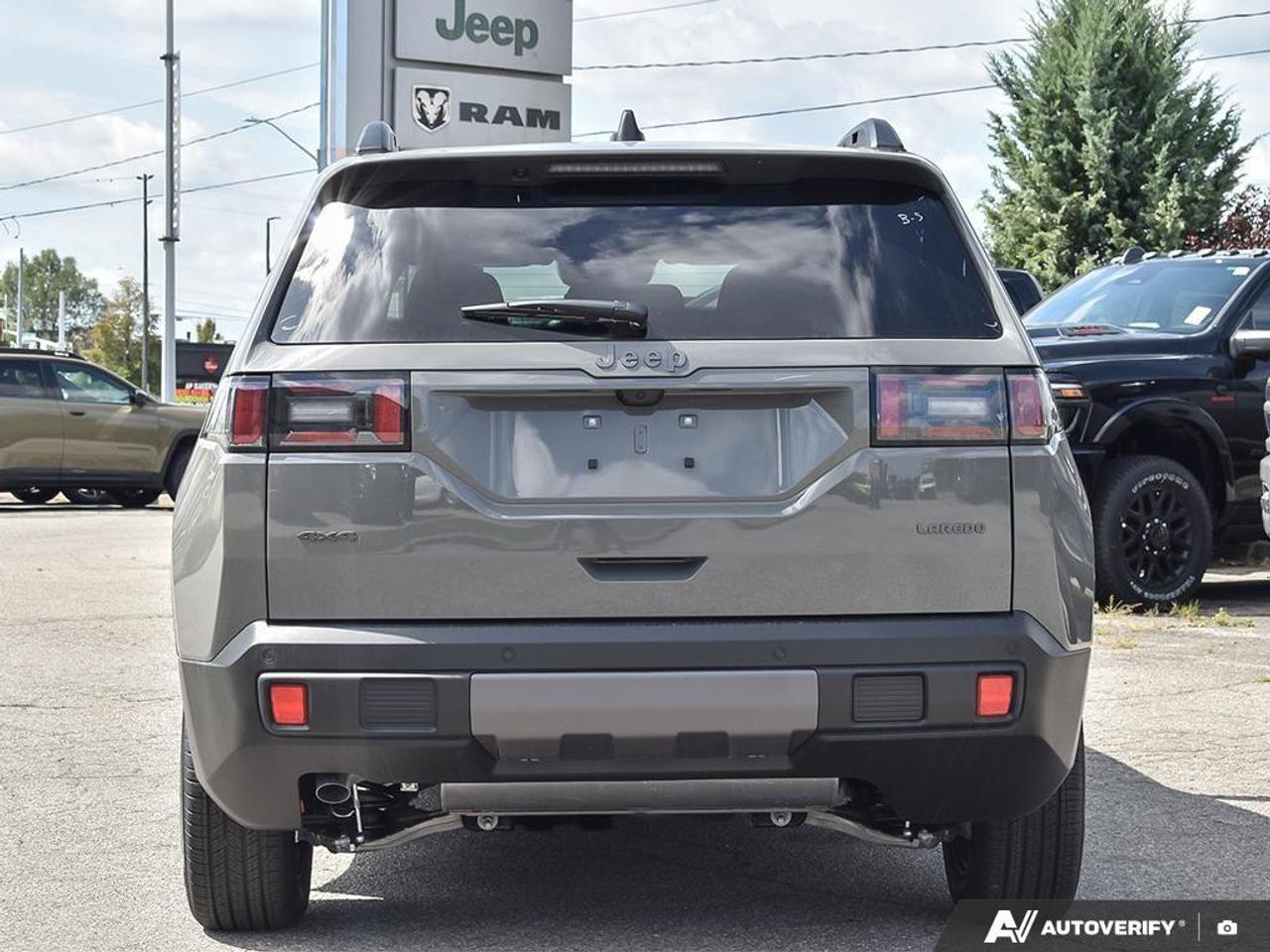 2026 Jeep Cherokee Laredo/Limited 4dr 4x4 Photo4