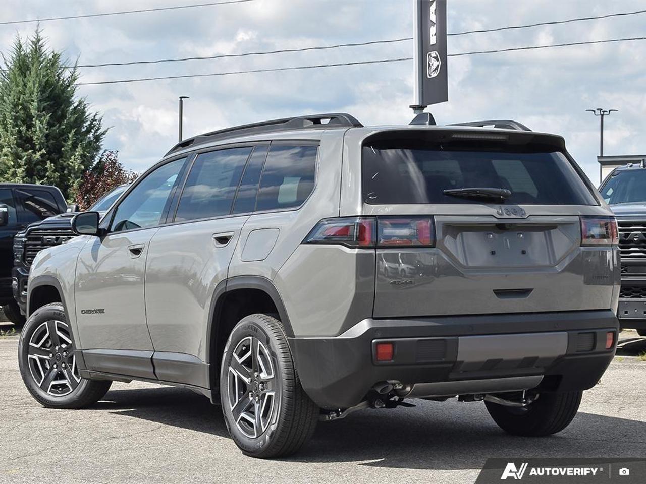 2026 Jeep Cherokee Laredo/Limited 4dr 4x4 Photo3