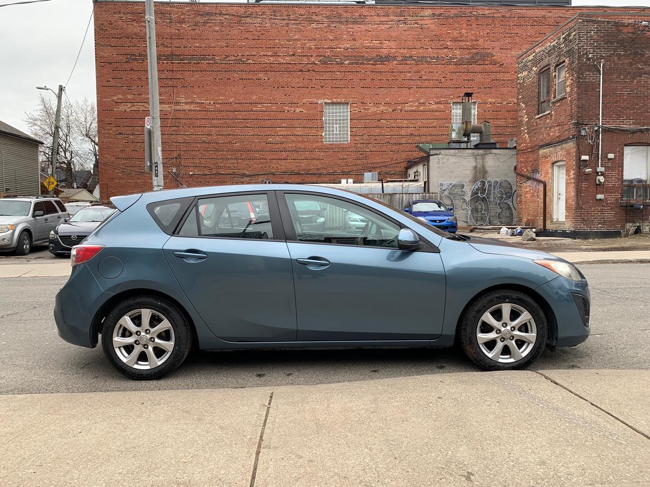 2011 Mazda MAZDA3 4dr HB Sport Auto GX Photo