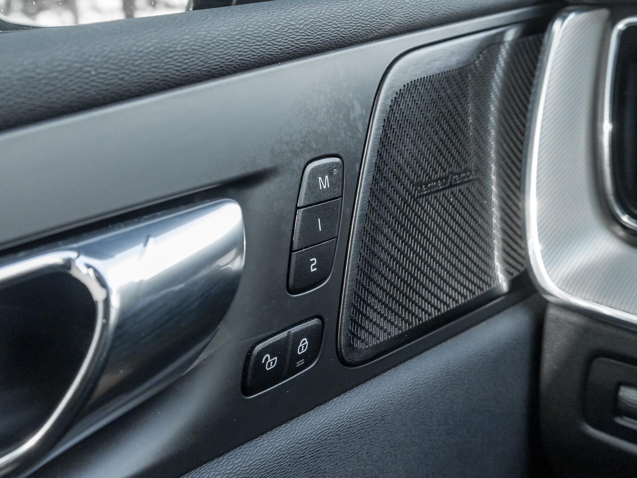 2022 Volvo XC60 Recharge T8 eAWD PHEV R-Design  NEW TIRES  VOLVO CPO Photo