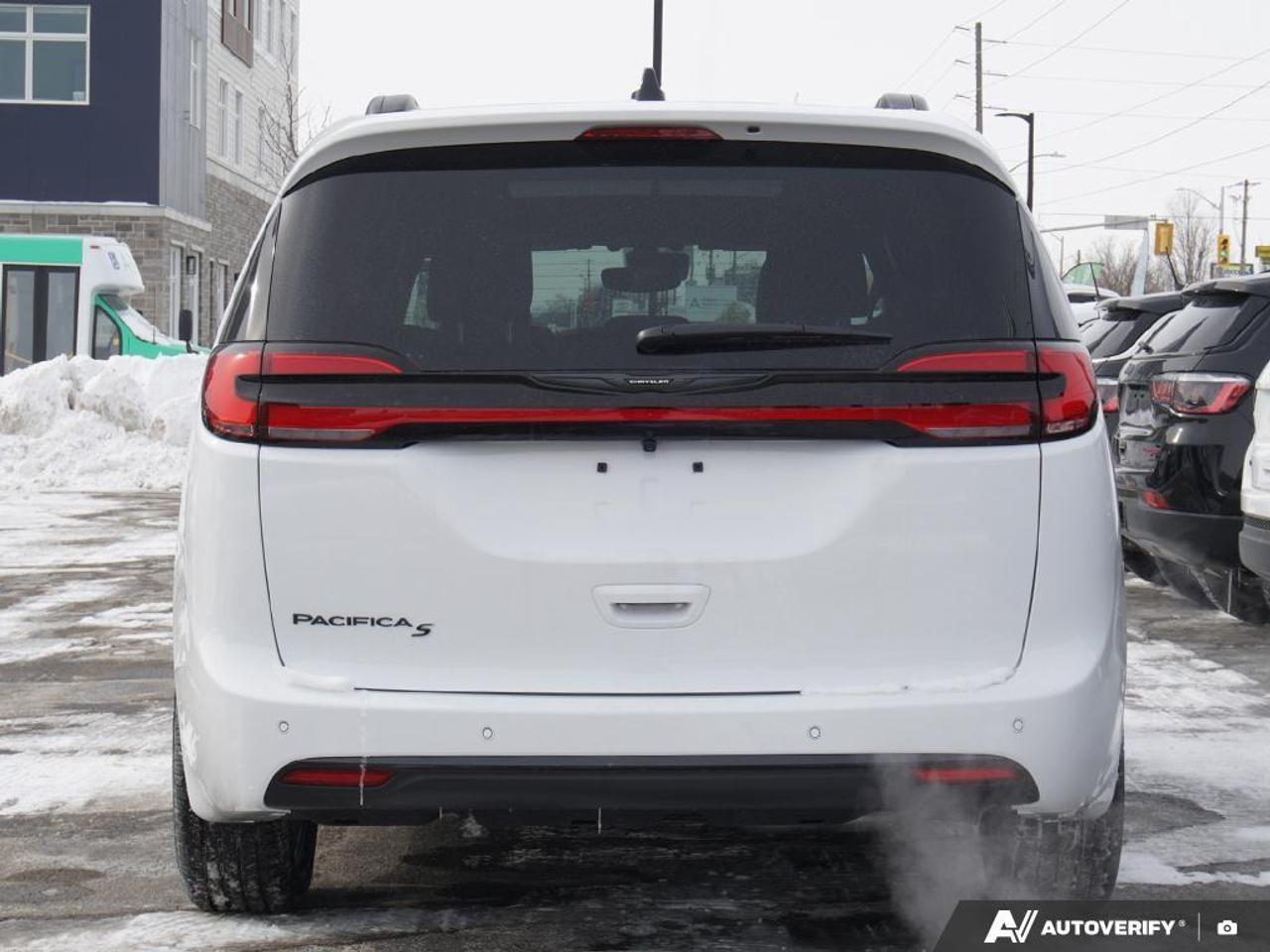 2026 Chrysler Pacifica Select Front-Wheel Drive Passenger Van Photo4