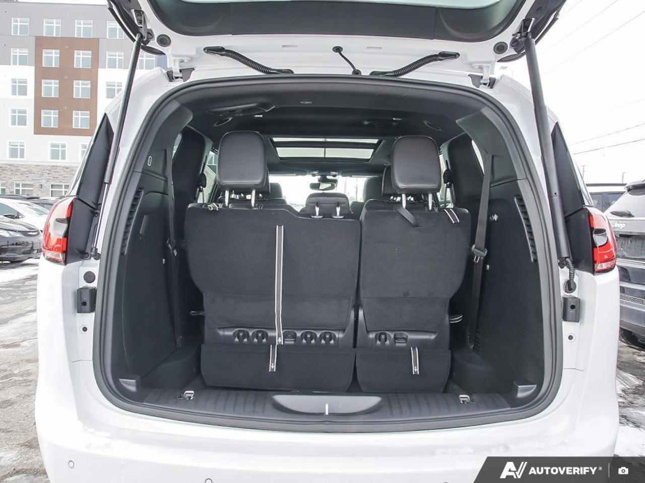 2026 Chrysler Pacifica Select Front-Wheel Drive Passenger Van Photo