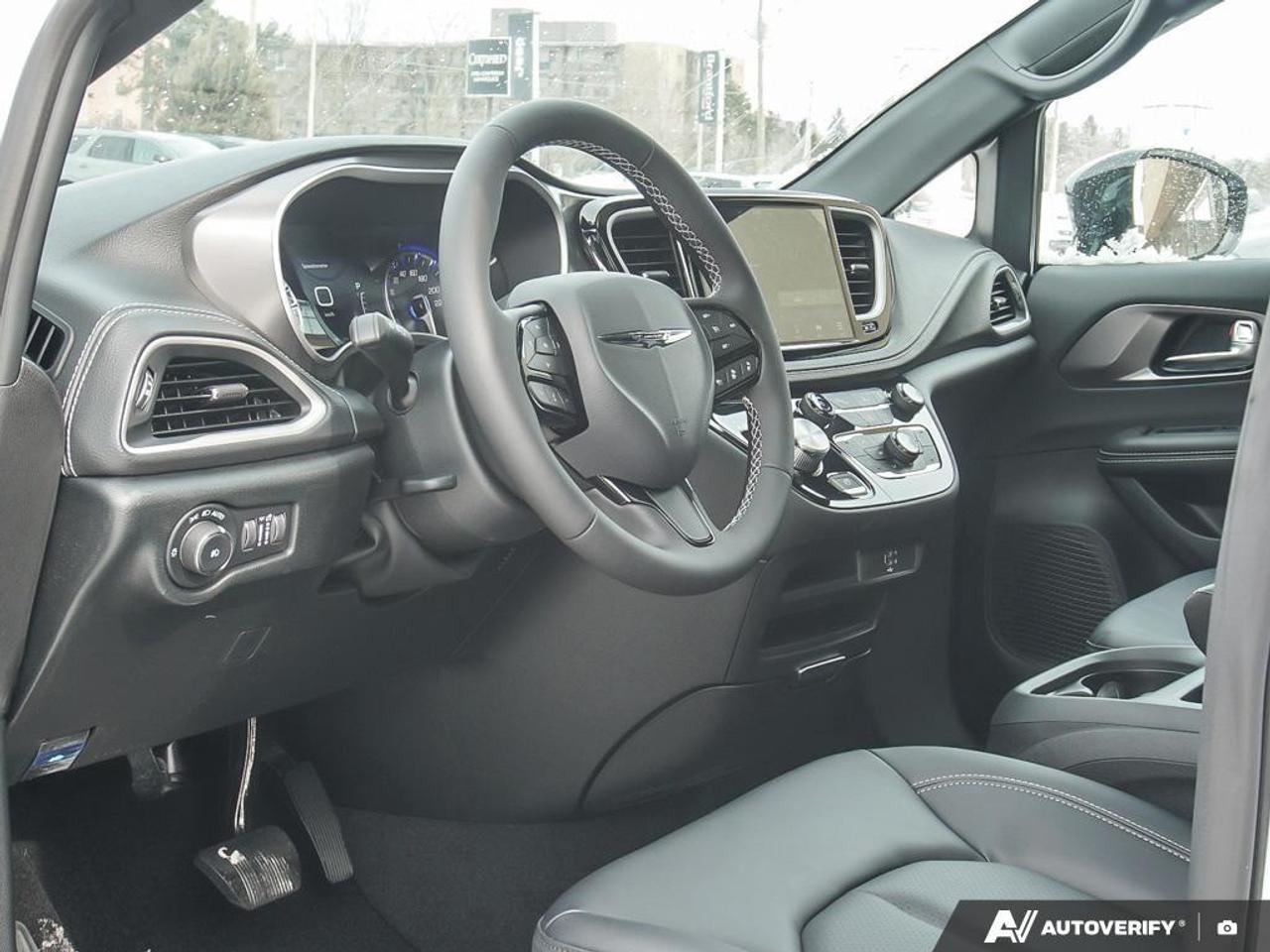 2026 Chrysler Pacifica Select Front-Wheel Drive Passenger Van Photo