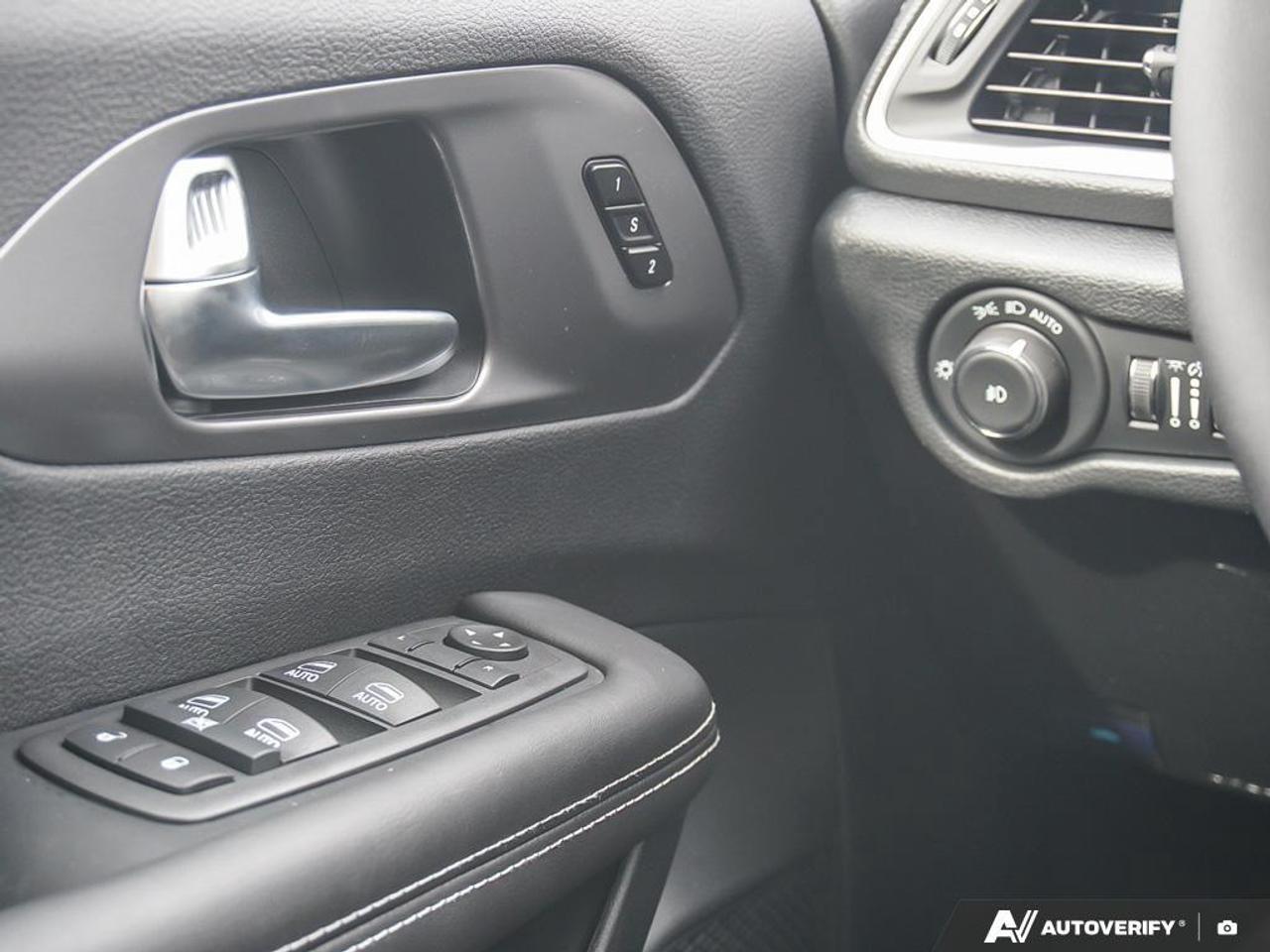2026 Chrysler Pacifica Select Front-Wheel Drive Passenger Van Photo