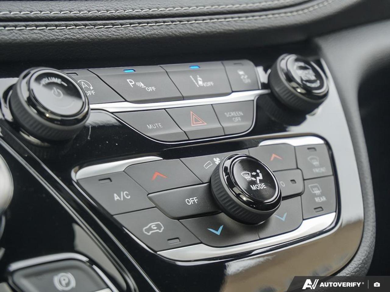 2026 Chrysler Pacifica Select Front-Wheel Drive Passenger Van Photo
