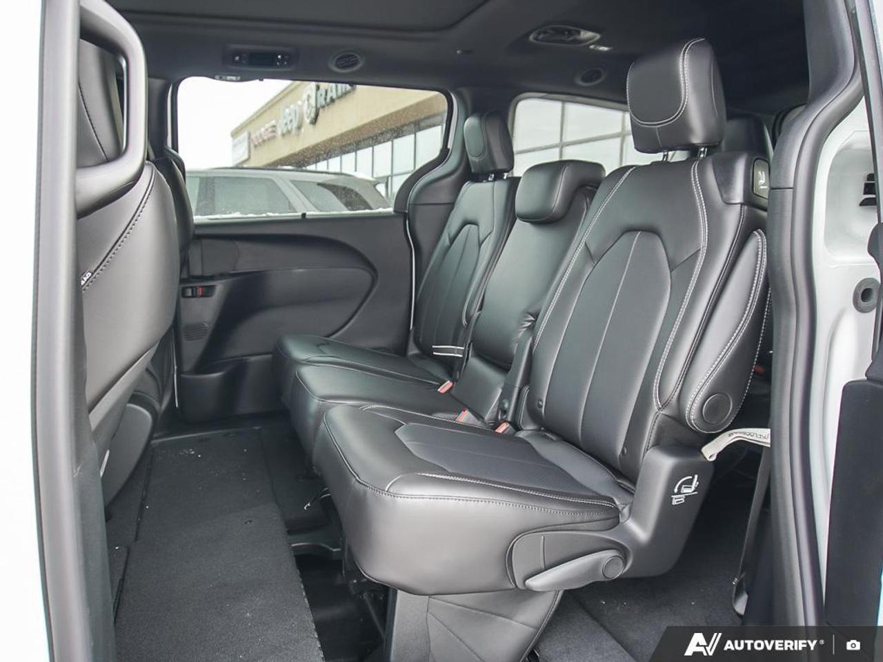 2026 Chrysler Pacifica Select Front-Wheel Drive Passenger Van Photo