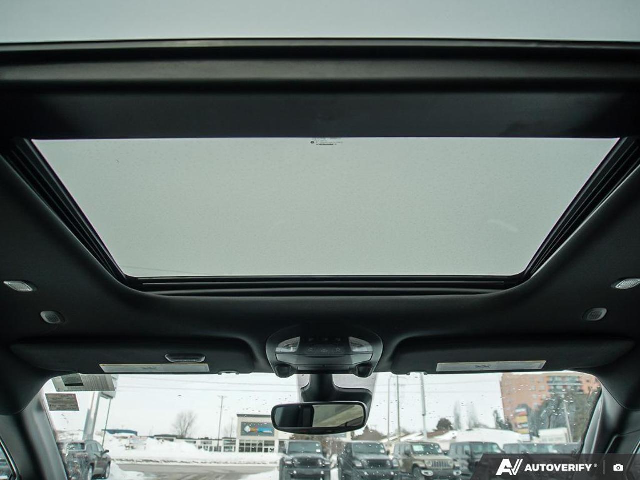 2026 Chrysler Pacifica Select Front-Wheel Drive Passenger Van Photo