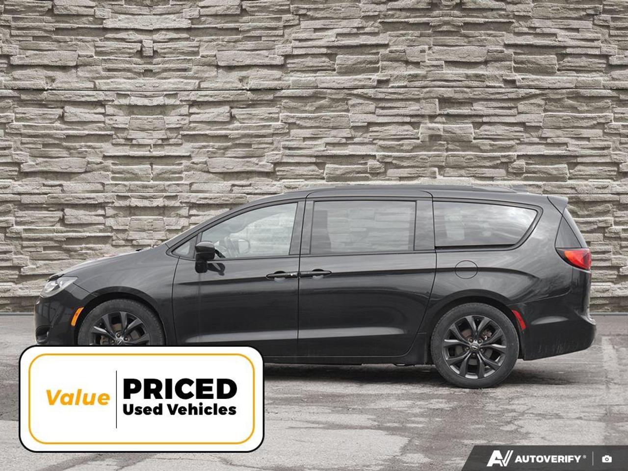 2018 Chrysler Pacifica Touring-L Plus Passenger Van Photo2
