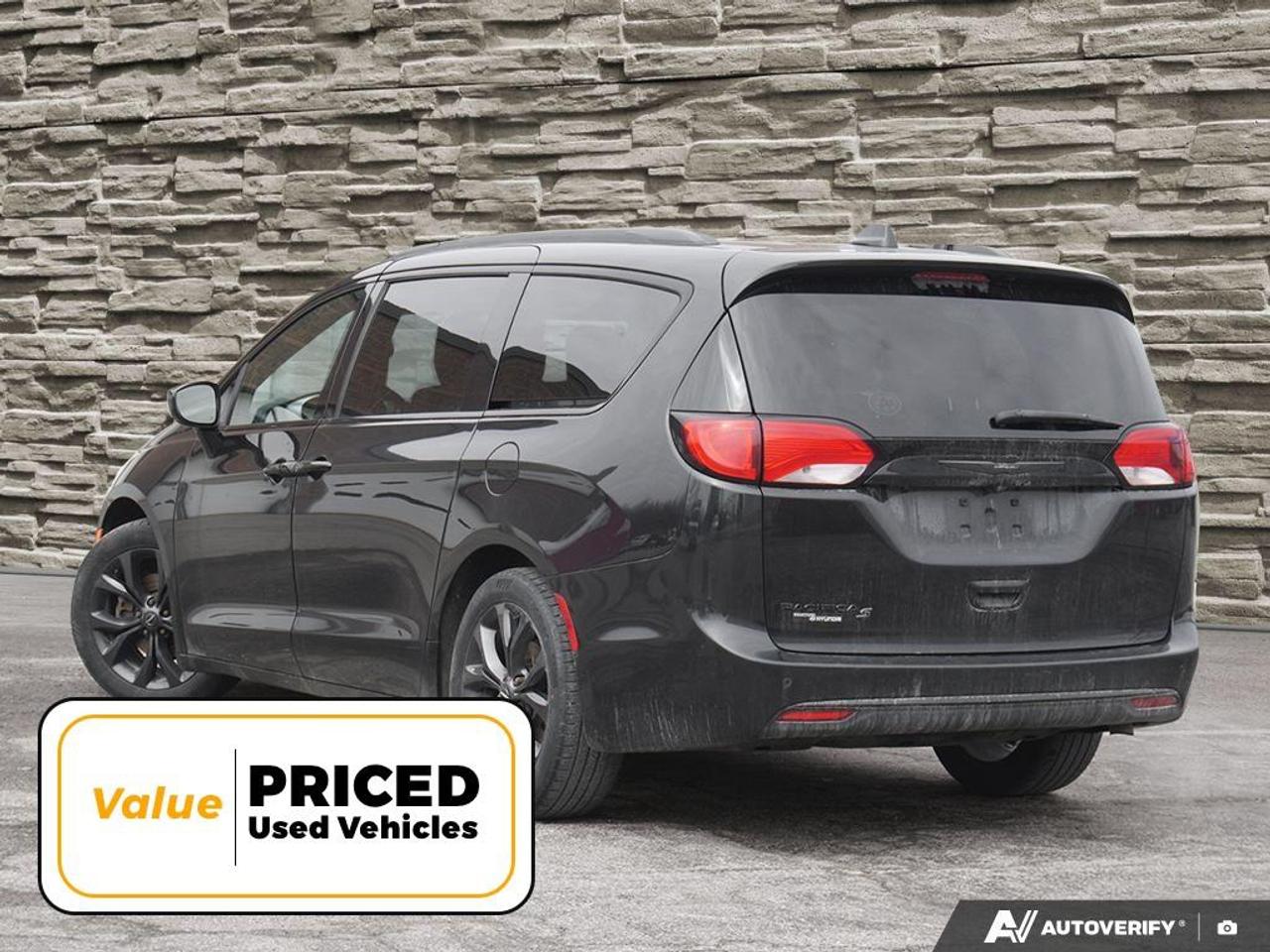 2018 Chrysler Pacifica Touring-L Plus Passenger Van Photo