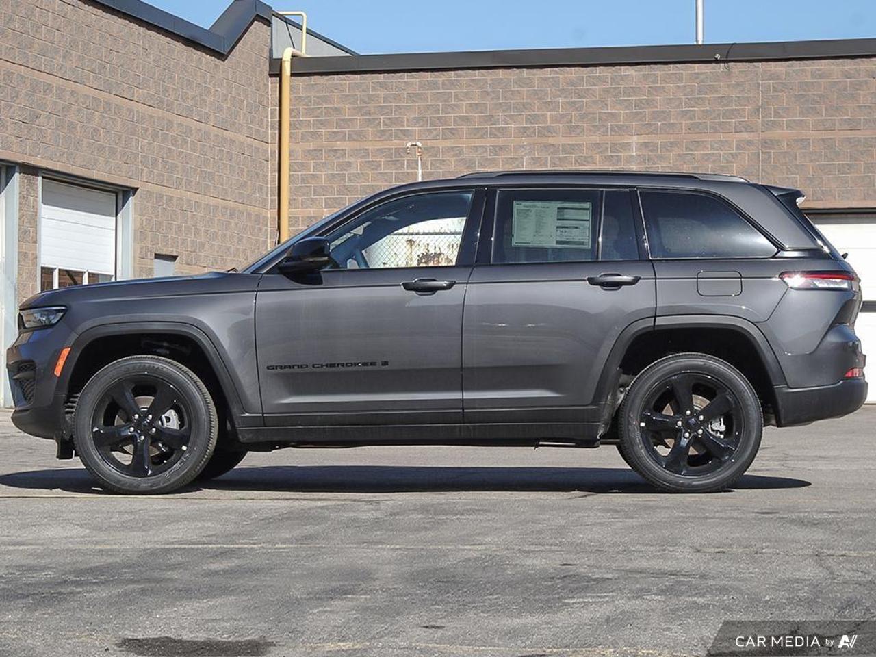 2025 Jeep Grand Cherokee Laredo 4dr 4x4 Photo2