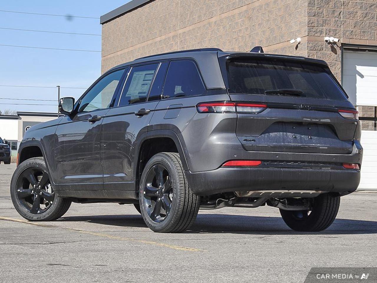 2025 Jeep Grand Cherokee Laredo 4dr 4x4 Photo3