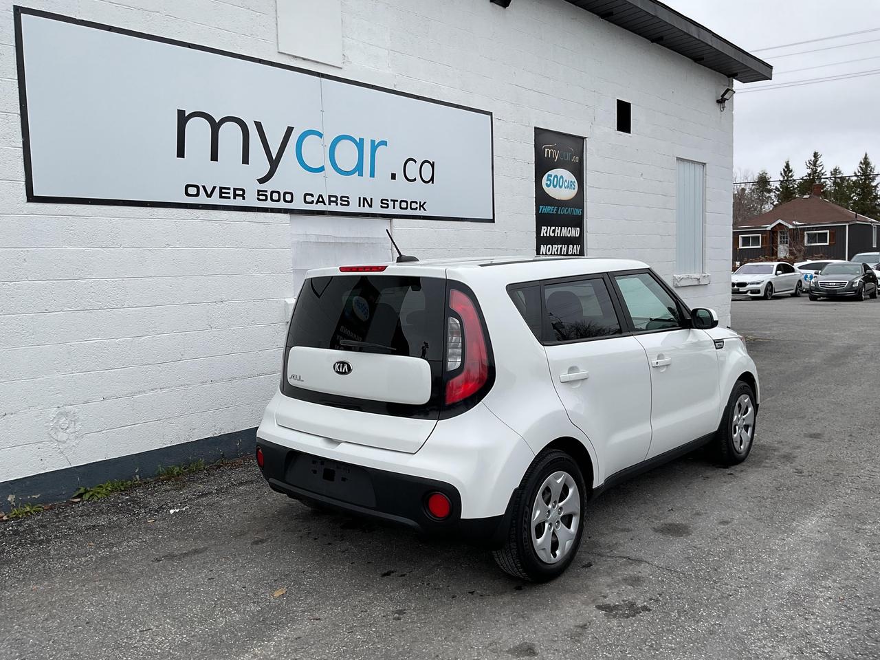 2017 Kia Soul LX (M6) 4dr Hatchback Photo2