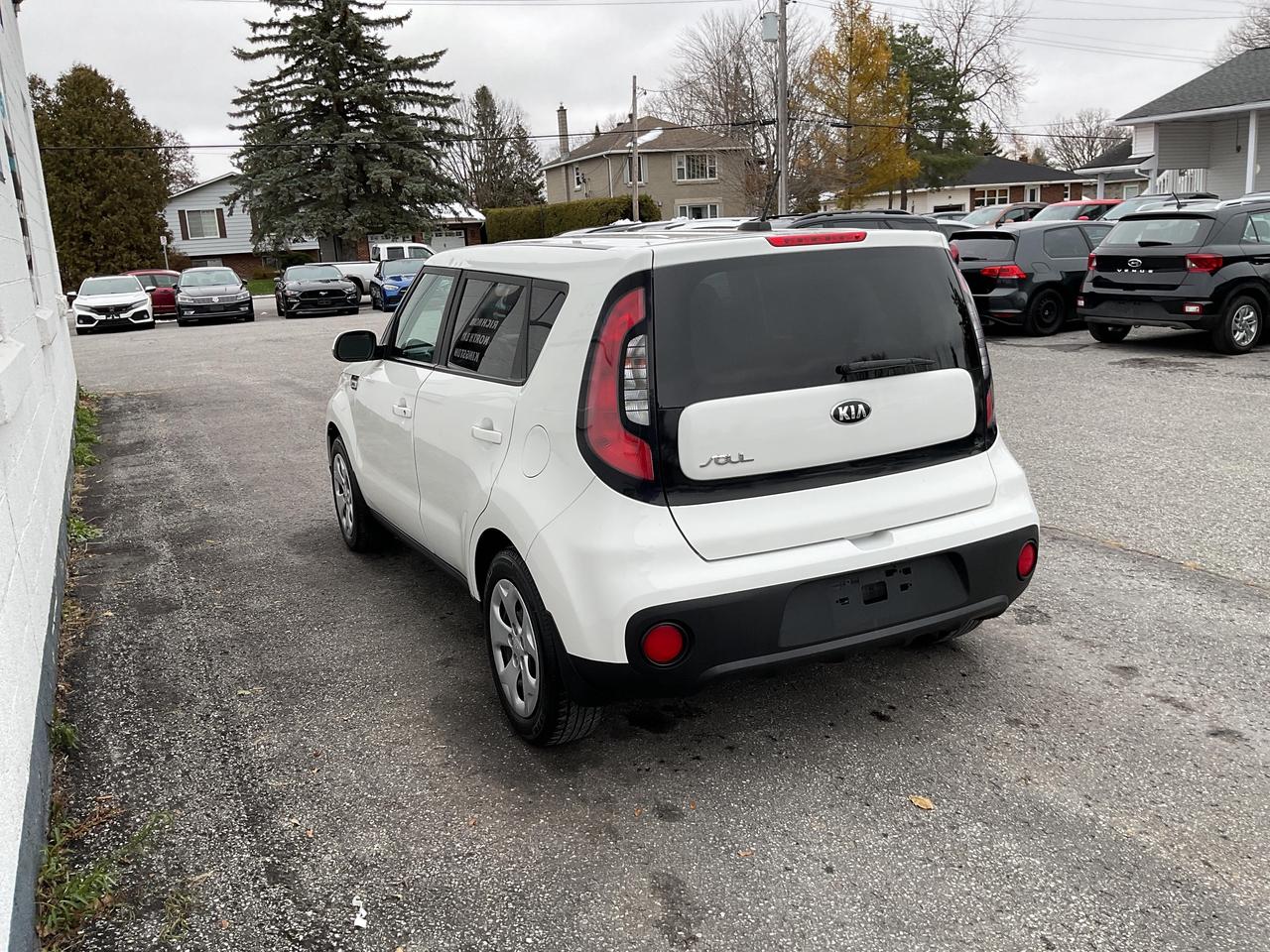 2017 Kia Soul LX (M6) 4dr Hatchback Photo