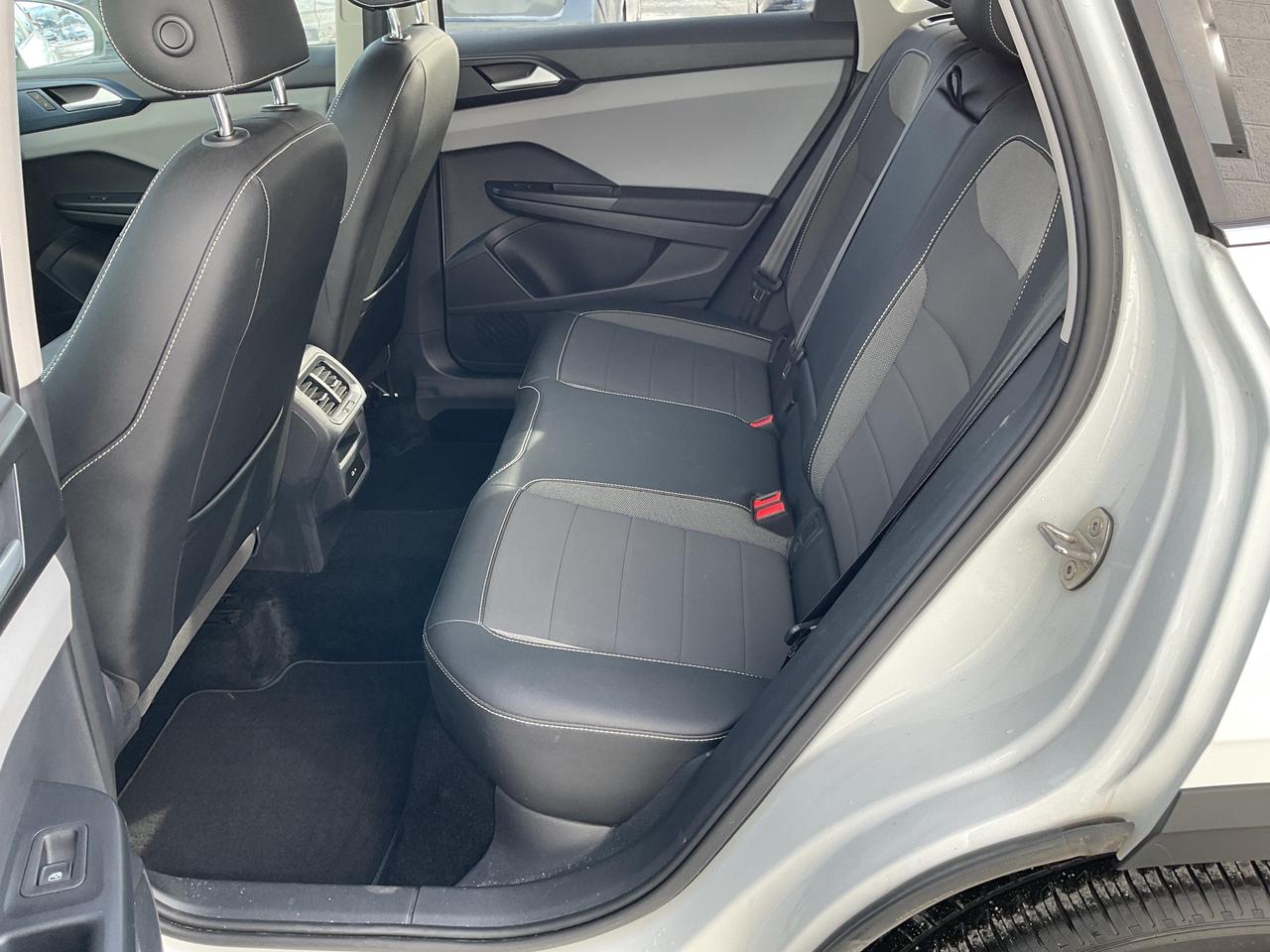 2022 Volkswagen Taos Comfortline 4dr All-Wheel Drive 4MOTION Photo