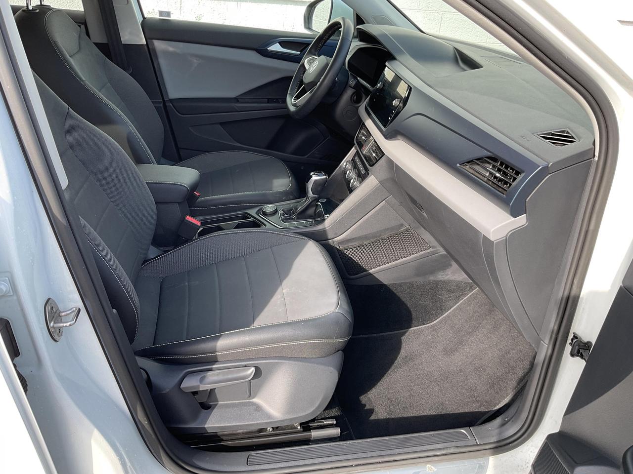 2022 Volkswagen Taos Comfortline 4dr All-Wheel Drive 4MOTION Photo