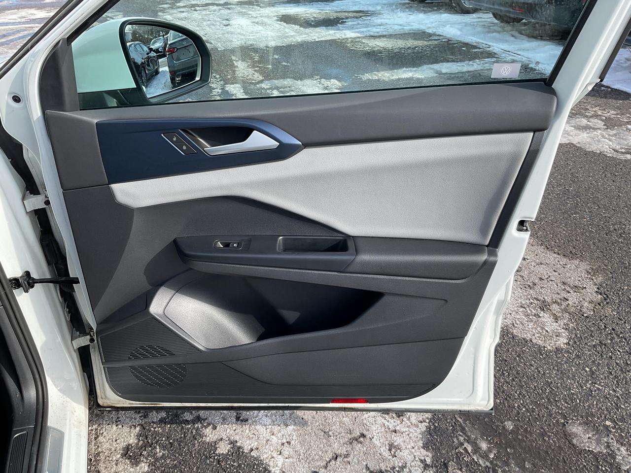 2022 Volkswagen Taos Comfortline 4dr All-Wheel Drive 4MOTION Photo