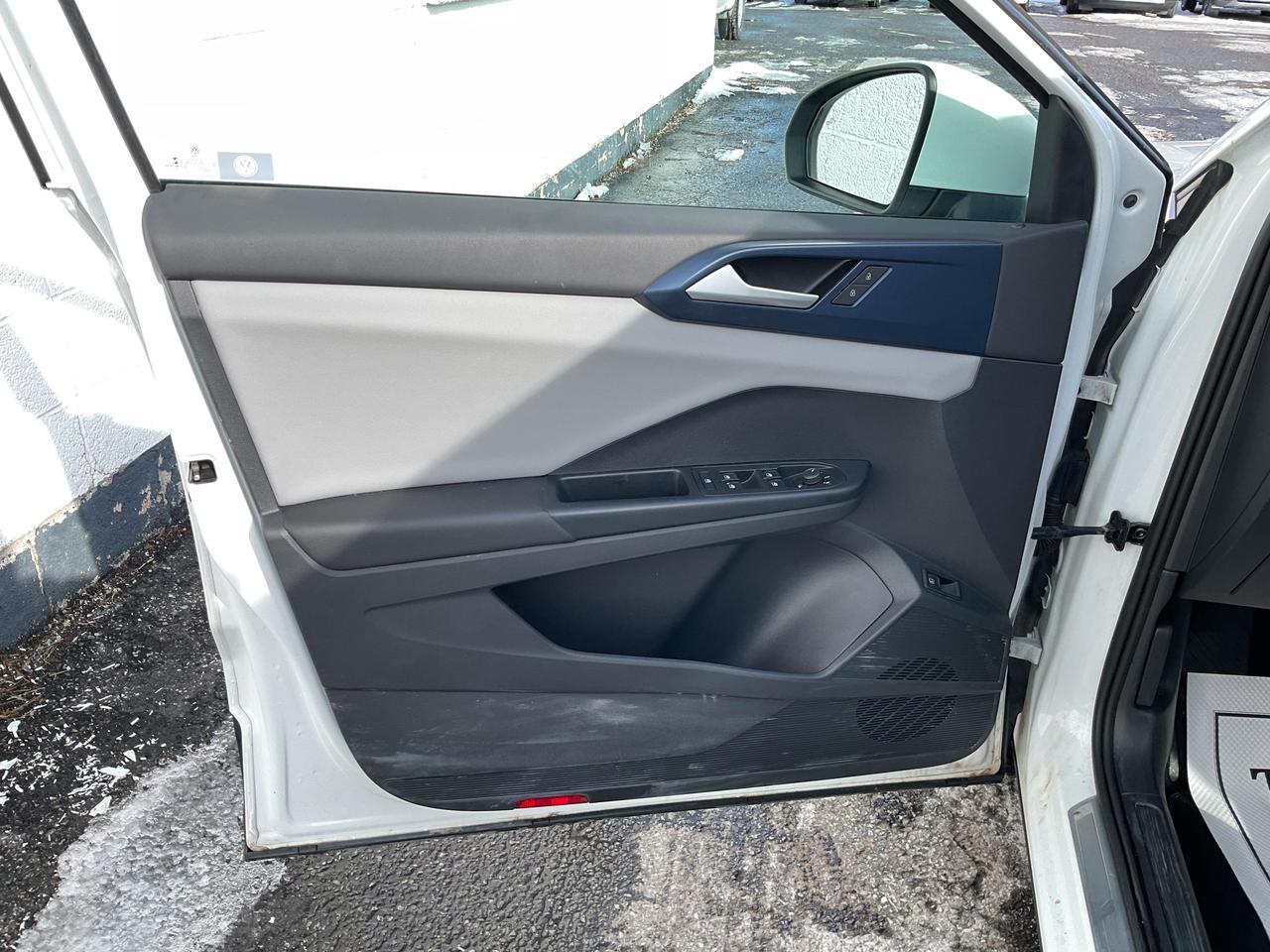 2022 Volkswagen Taos Comfortline 4dr All-Wheel Drive 4MOTION Photo
