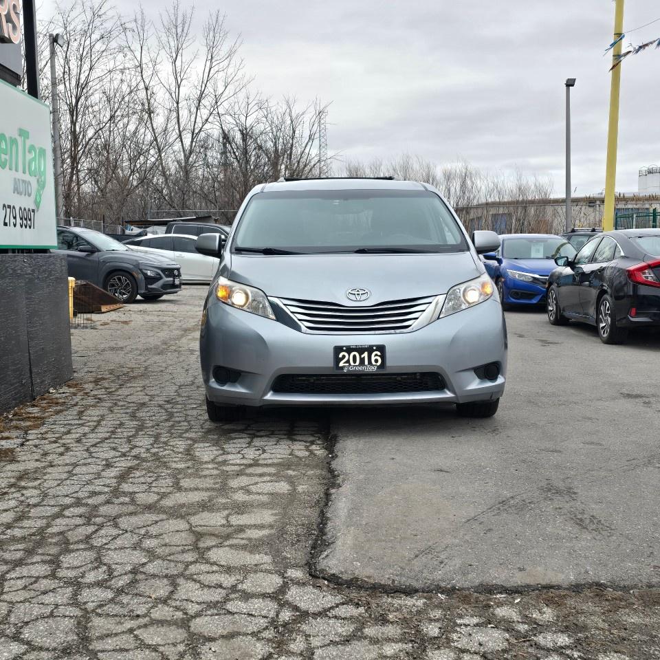 2016 Toyota Sienna 5dr LE 7-Pass AWD Photo2
