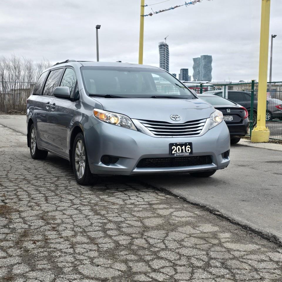 2016 Toyota Sienna 5dr LE 7-Pass AWD Photo4