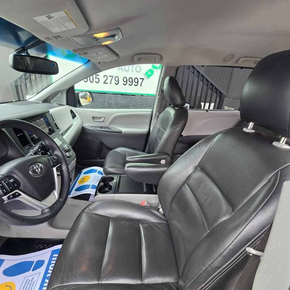 2016 Toyota Sienna 5dr LE 7-Pass AWD Photo