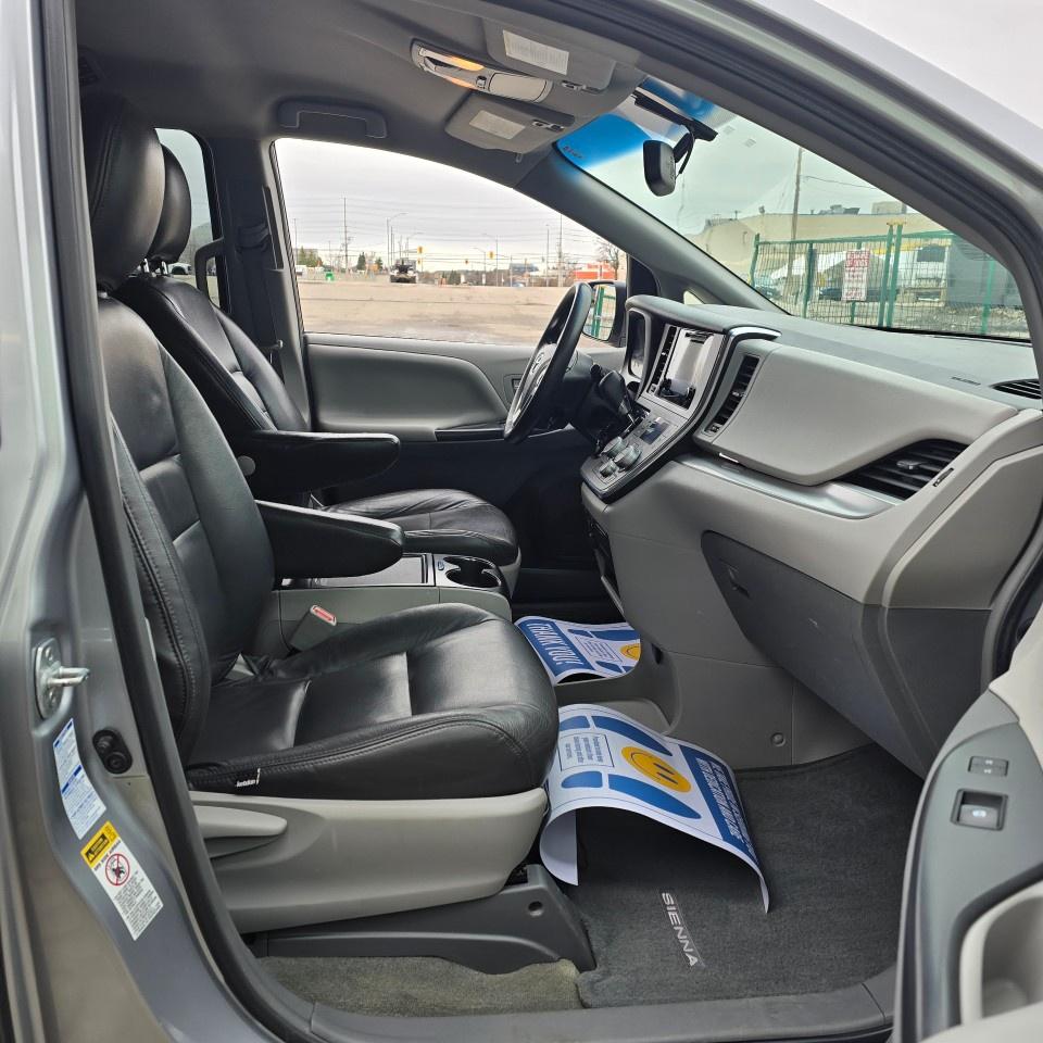 2016 Toyota Sienna 5dr LE 7-Pass AWD Photo