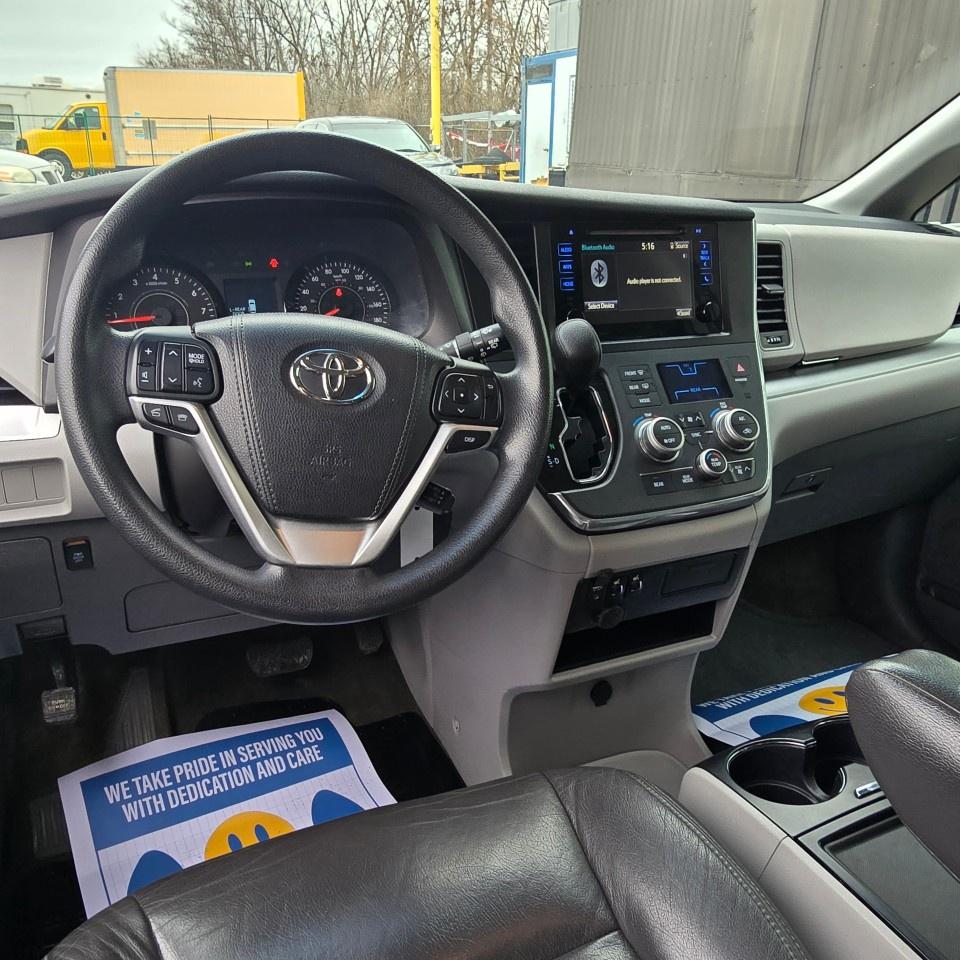 2016 Toyota Sienna 5dr LE 7-Pass AWD Photo