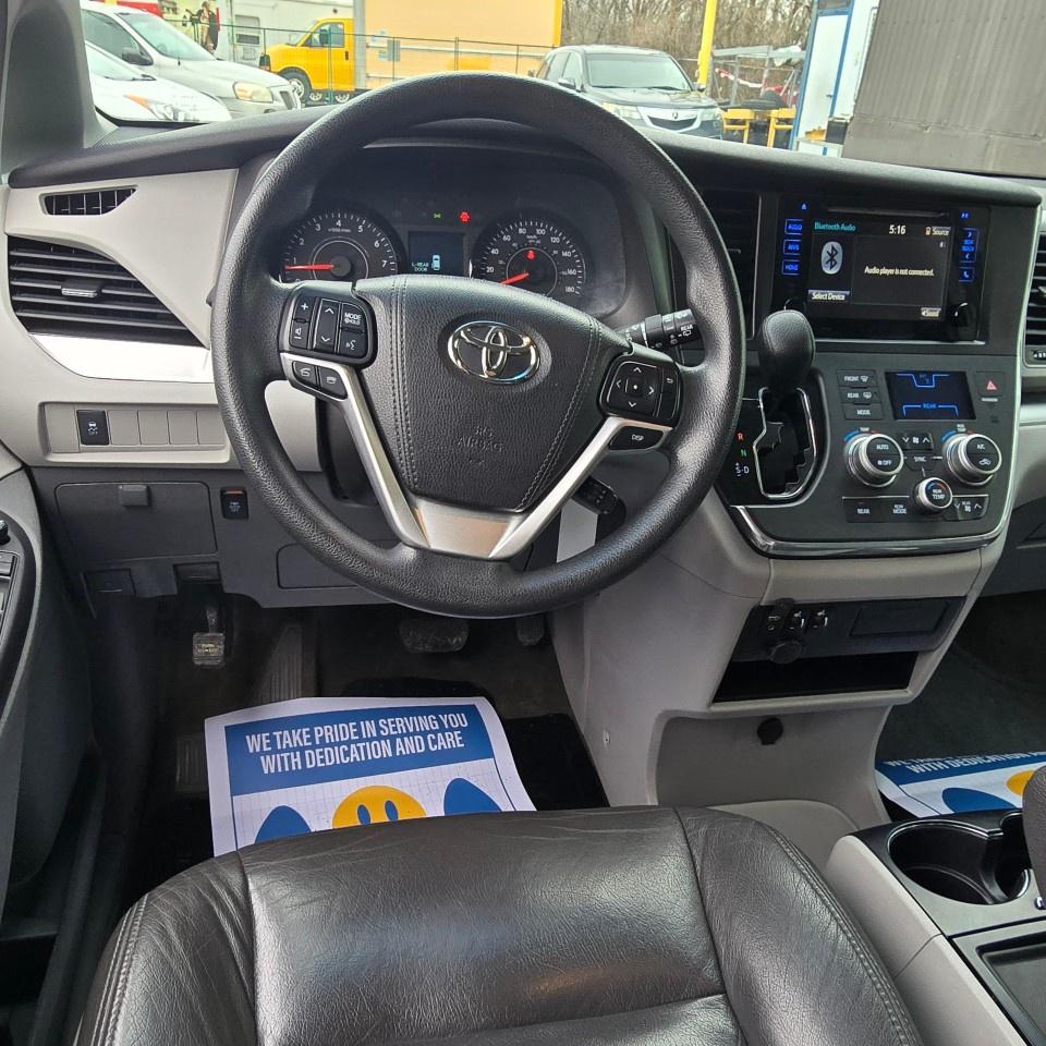 2016 Toyota Sienna 5dr LE 7-Pass AWD Photo