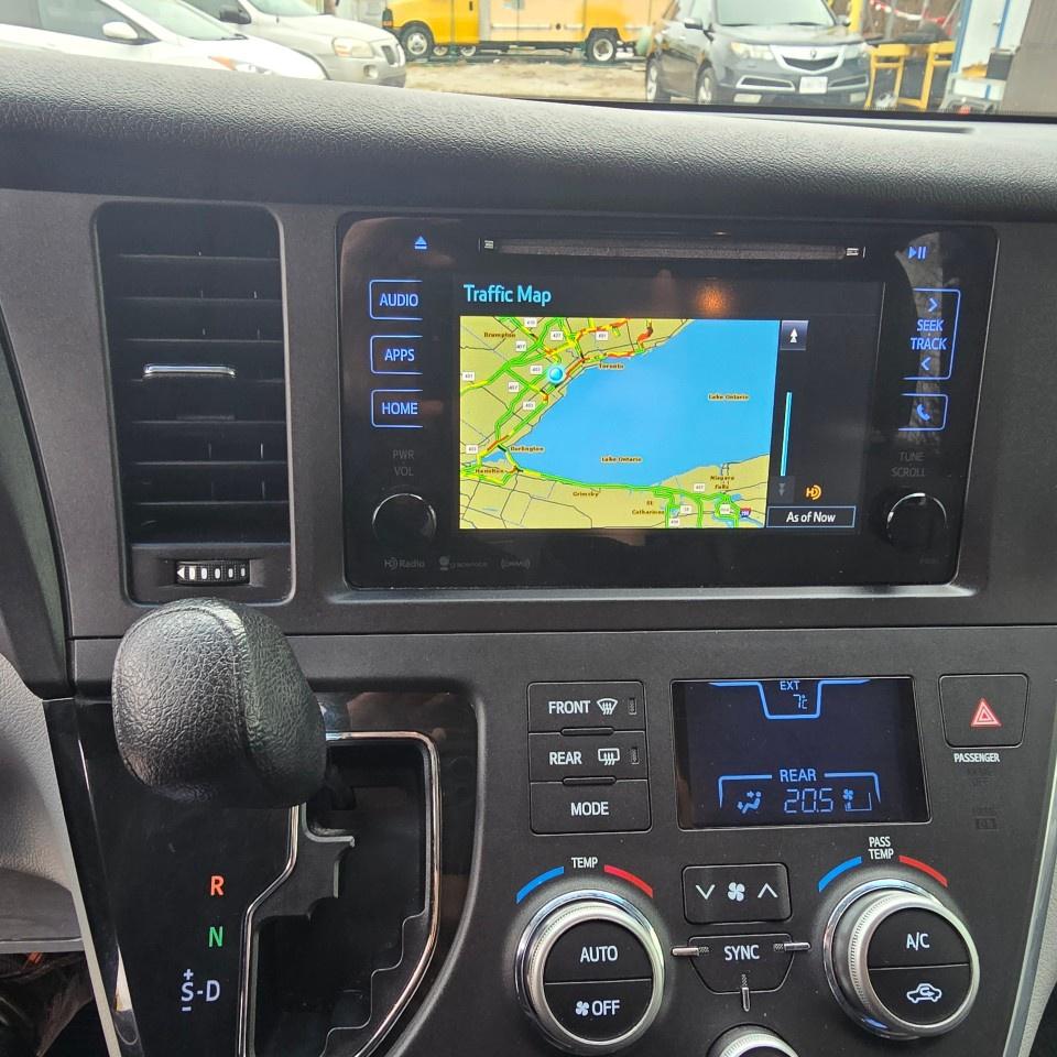 2016 Toyota Sienna 5dr LE 7-Pass AWD Photo