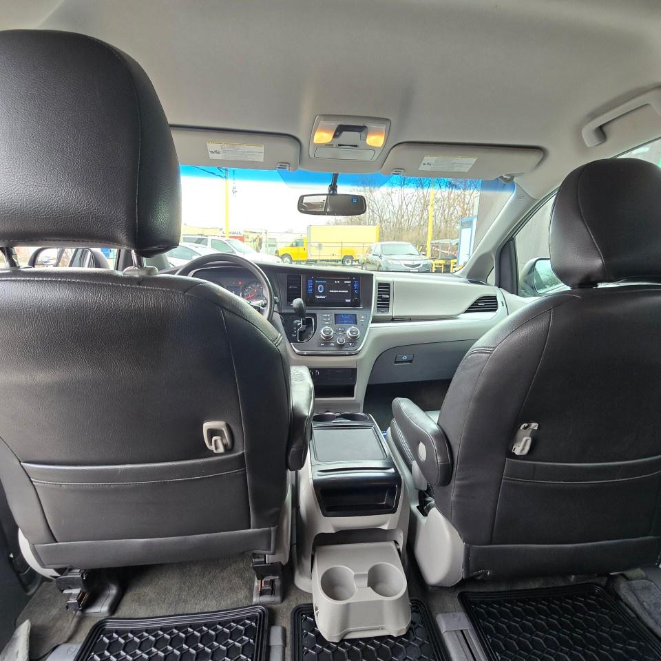 2016 Toyota Sienna 5dr LE 7-Pass AWD Photo