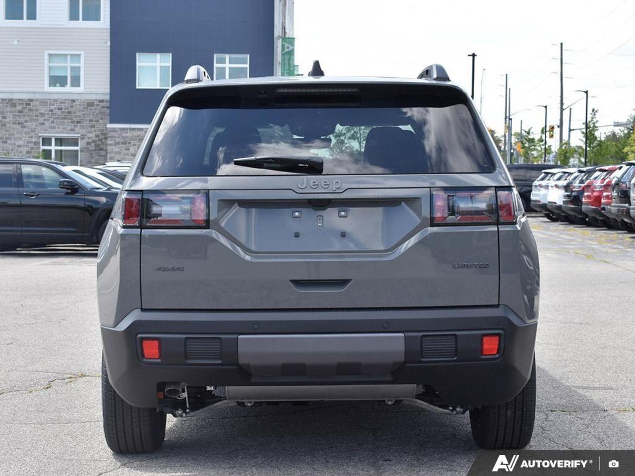 2026 Jeep Cherokee Laredo/Limited 4dr 4x4 Photo4
