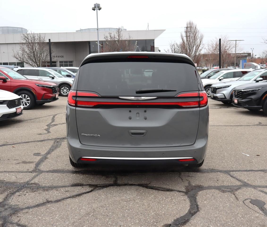 2023 Chrysler Pacifica Touring-L Front-Wheel Drive Passenger Van Photo