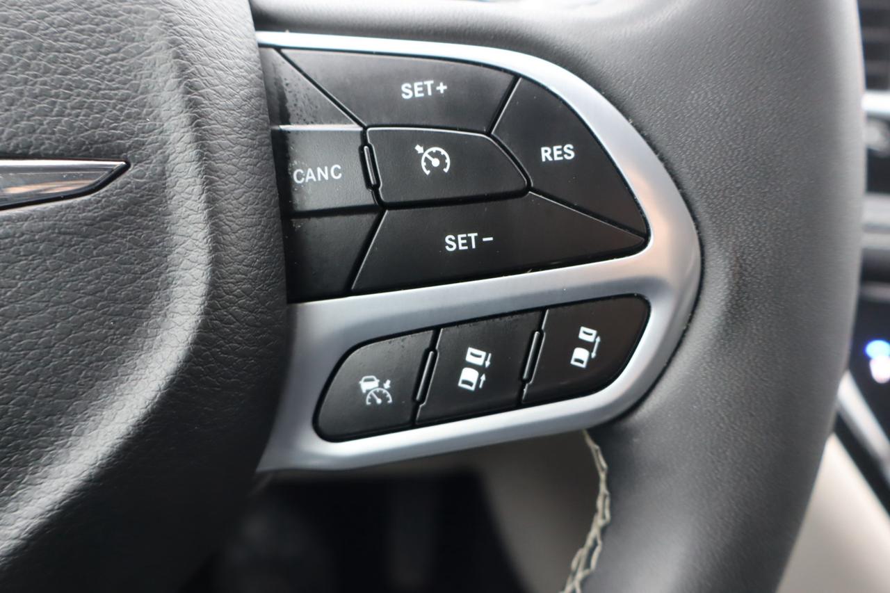 2023 Chrysler Pacifica Touring-L Front-Wheel Drive Passenger Van Photo