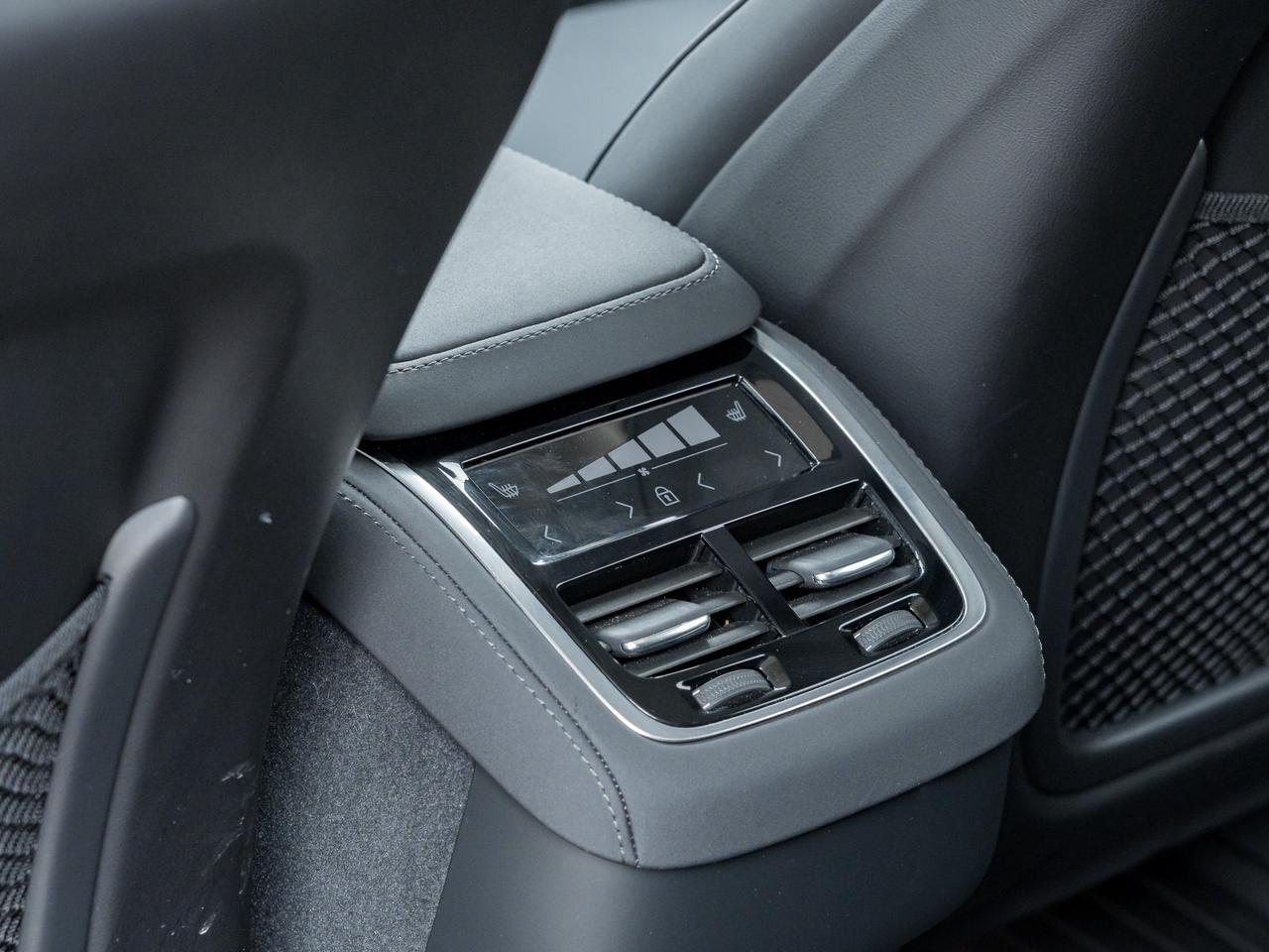 2026 Volvo XC90 B6 AWD Plus Dark Theme  22" ALLOY WHEELS  CPO Photo