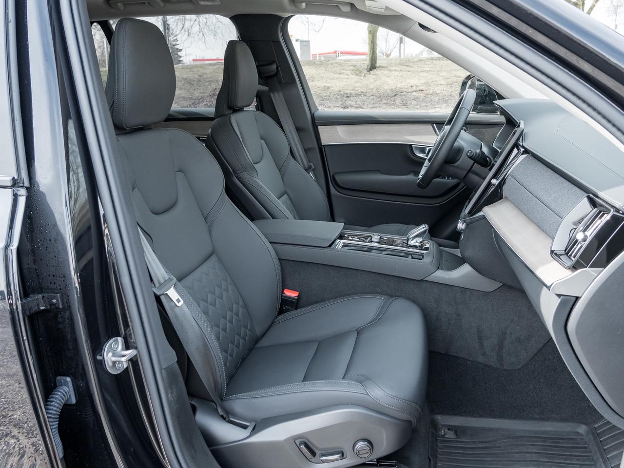 2026 Volvo XC90 B6 AWD Plus Dark Theme  22" ALLOY WHEELS  CPO Photo