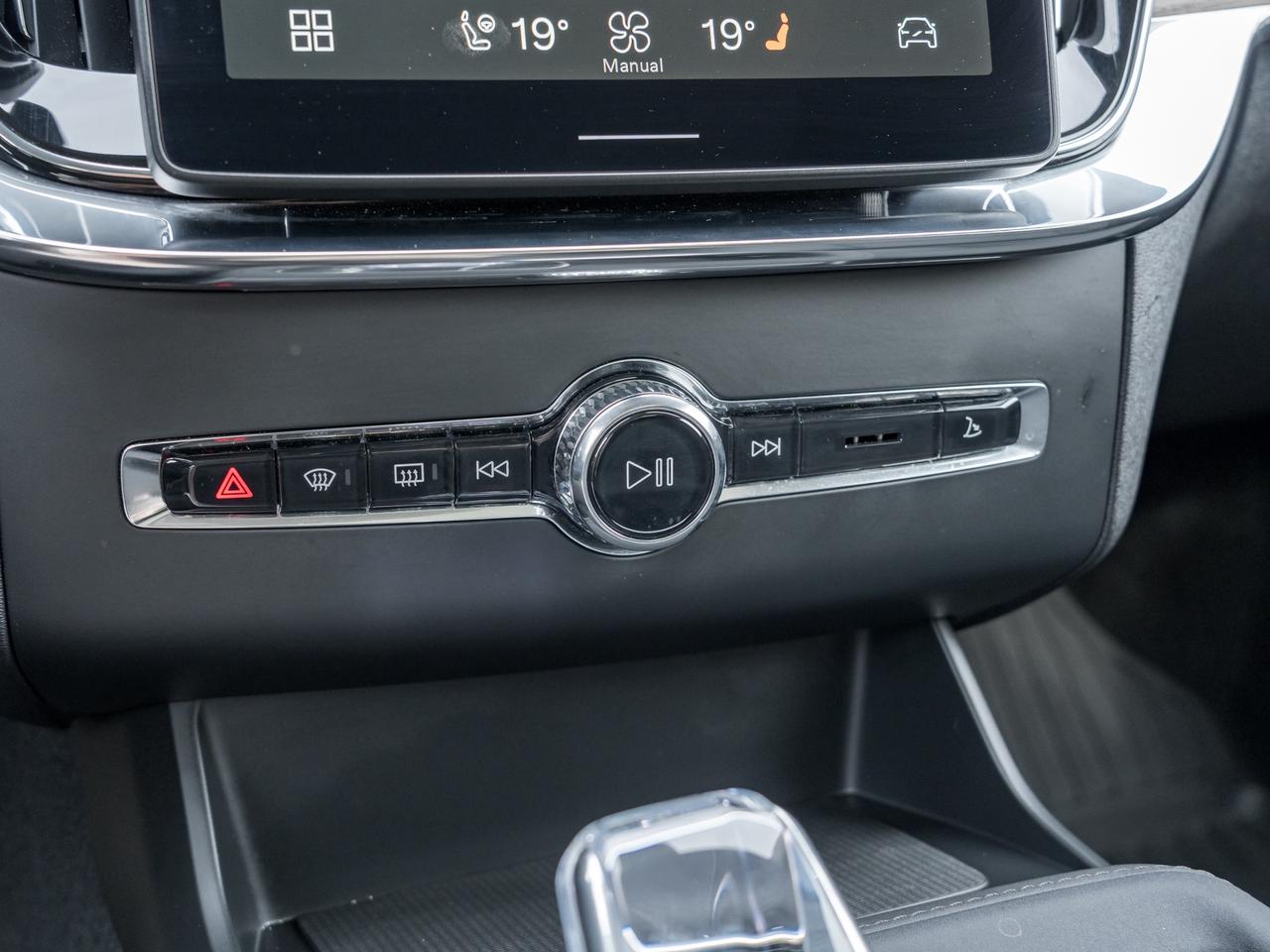 2026 Volvo XC90 B6 AWD Core 7-Seater VOLVO CPO RATE FROM  3.49%* Photo