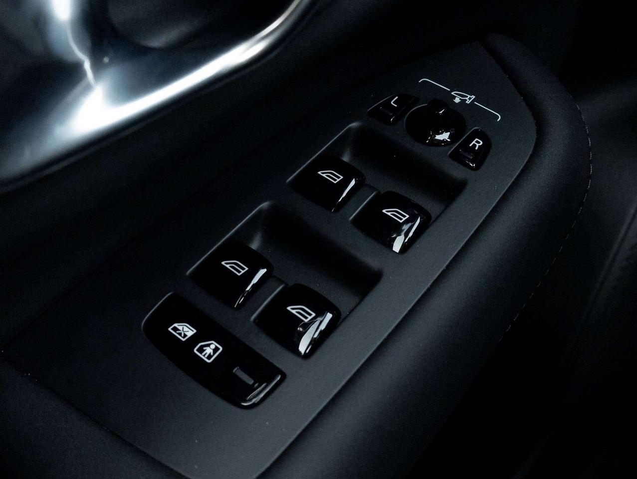 2026 Volvo XC90 B6 AWD Core 7-Seater^Volvo CPO Rate from 2.99%* Photo