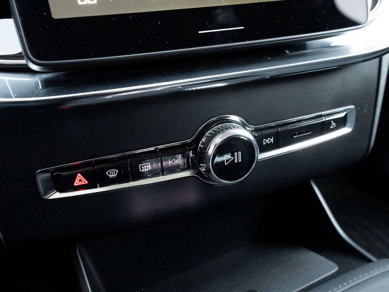 2026 Volvo XC90 B6 AWD Core 7-Seater^Volvo CPO Rate from 2.99%* Photo