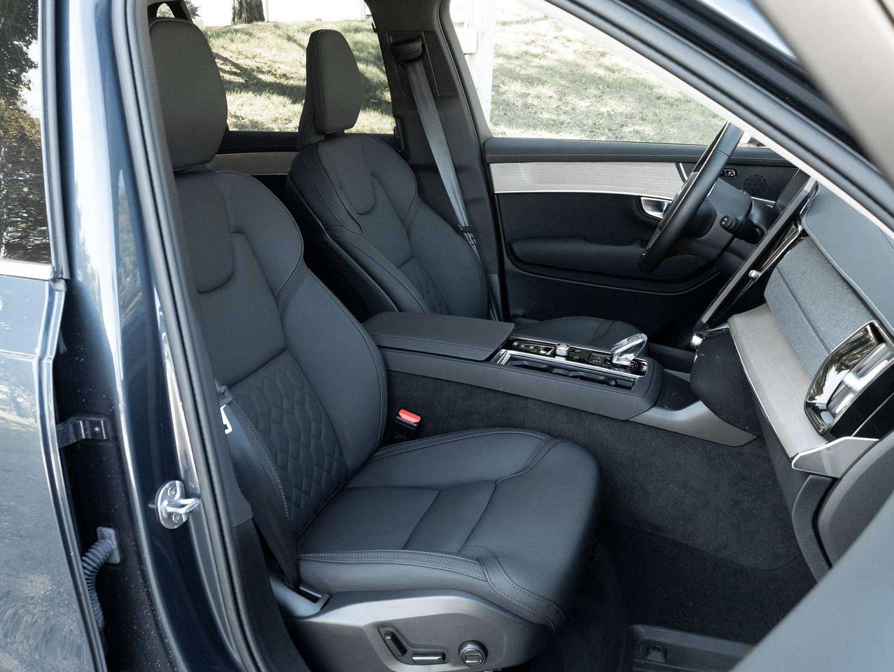 2026 Volvo XC90 B6 AWD Core 7-Seater^Volvo CPO Rate from 2.99%* Photo