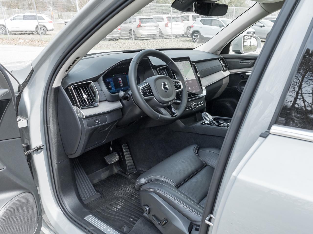 2026 Volvo XC90 B6 AWD Ultra Bright Theme 6-SEATER  HARMAN KARDON Photo