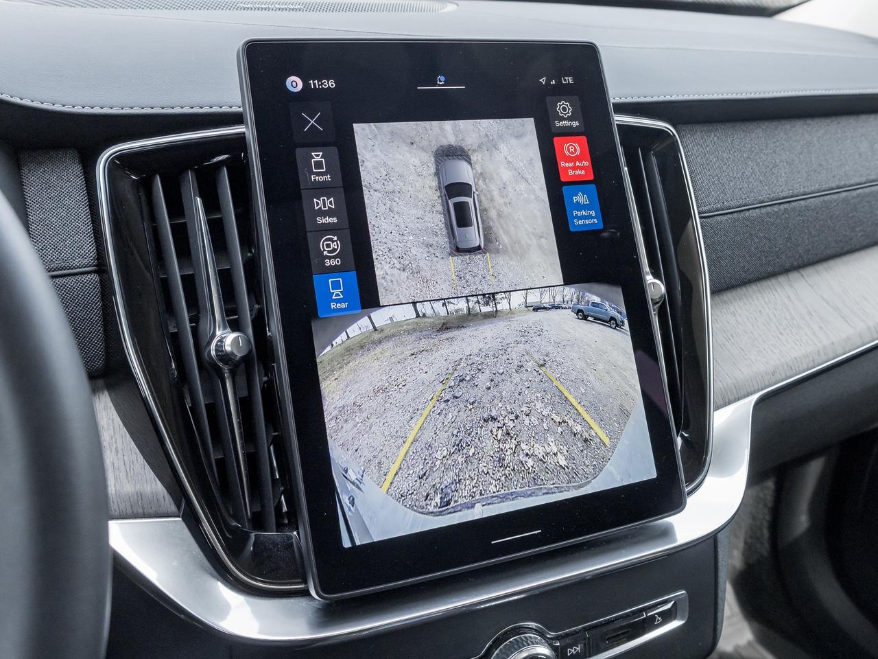 2026 Volvo XC90 B6 AWD Ultra Bright Theme 6-SEATER  HARMAN KARDON Photo