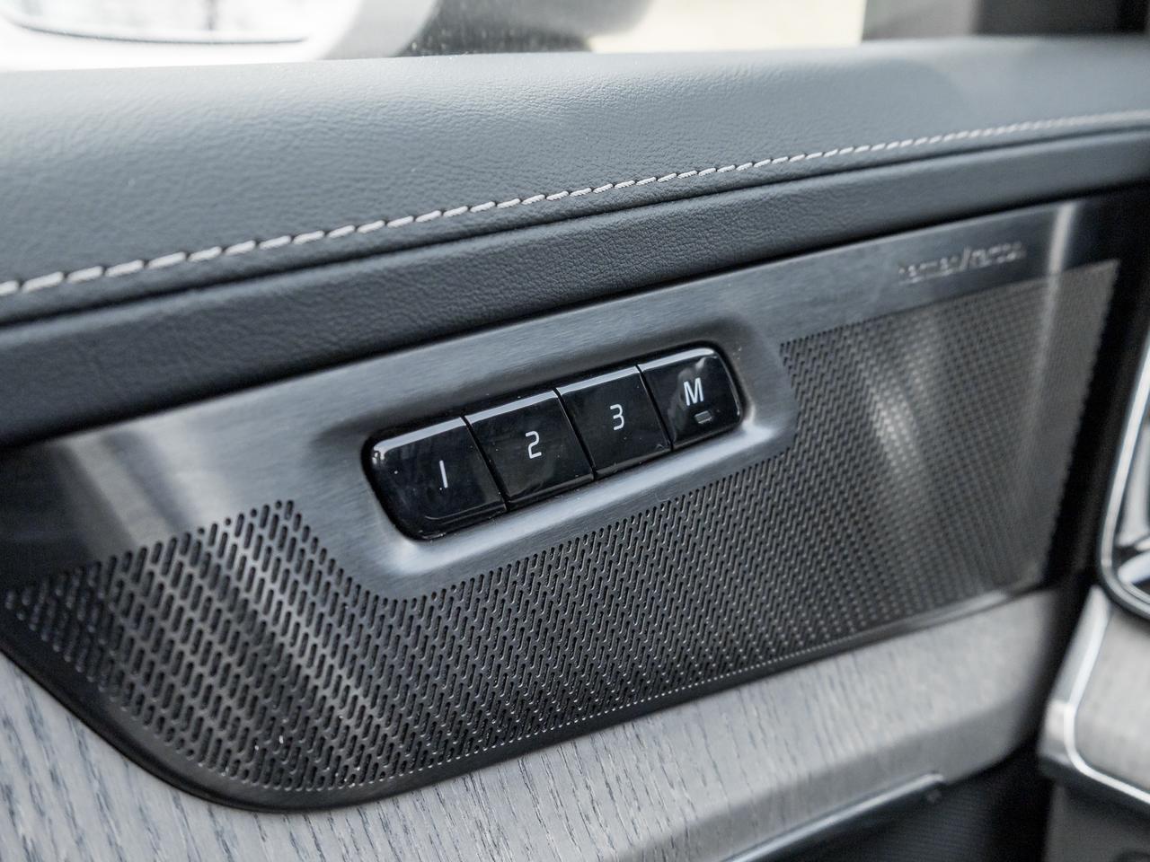 2026 Volvo XC90 B6 AWD Ultra Bright Theme 6-SEATER  HARMAN KARDON Photo