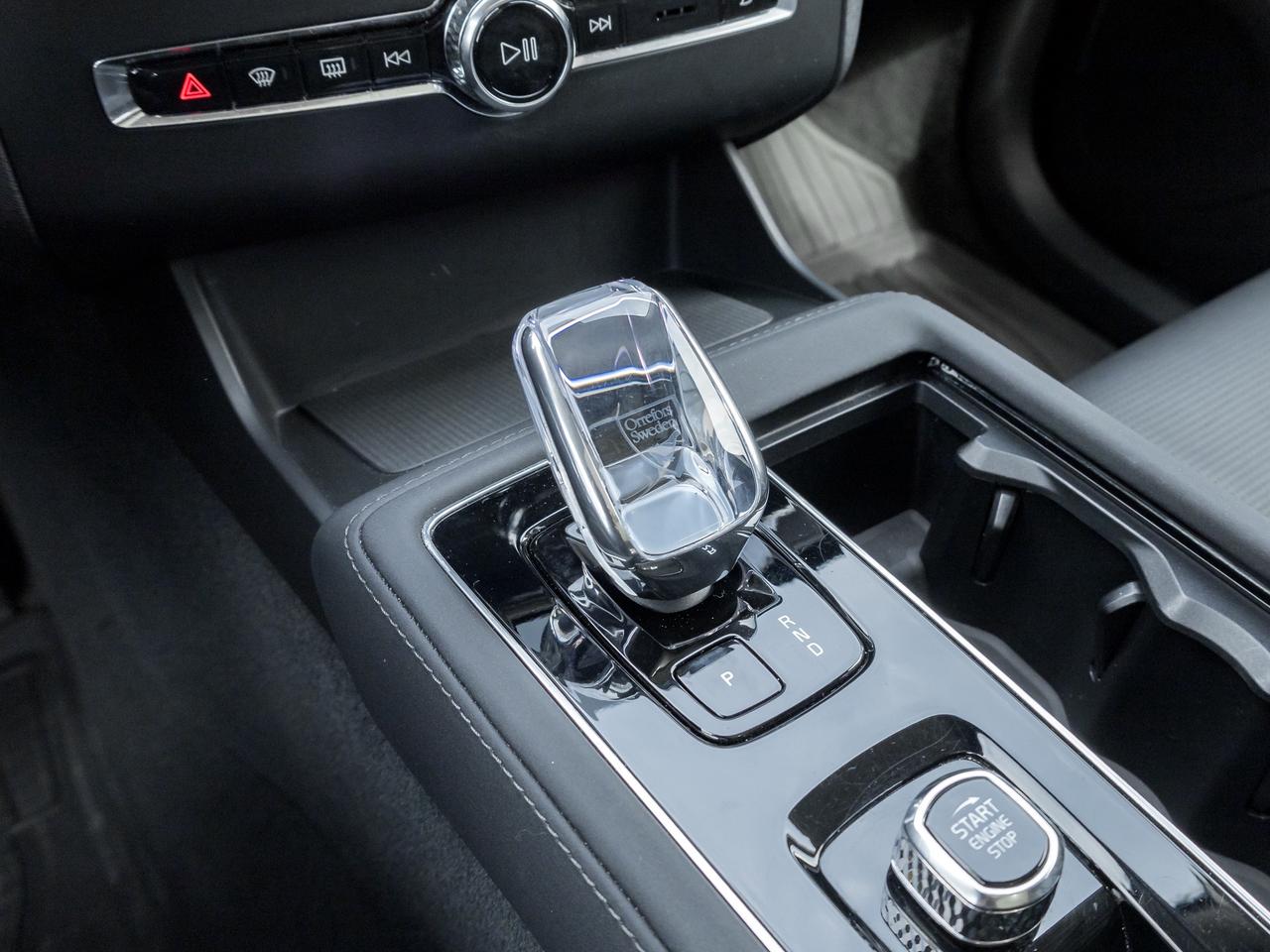 2026 Volvo XC90 B6 AWD Ultra Bright Theme 6-SEATER  HARMAN KARDON Photo