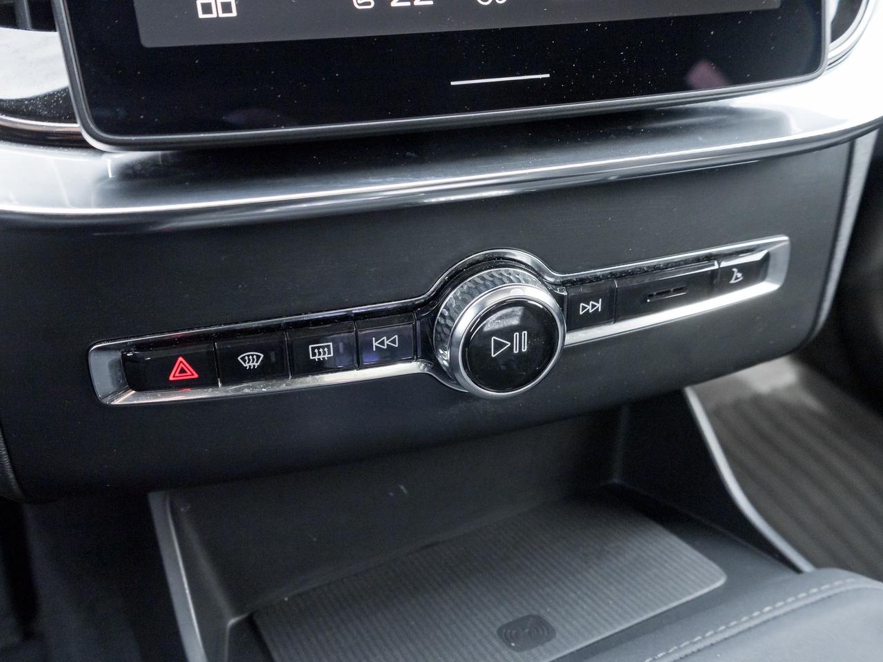 2026 Volvo XC90 B6 AWD Ultra Bright Theme 6-SEATER  HARMAN KARDON Photo