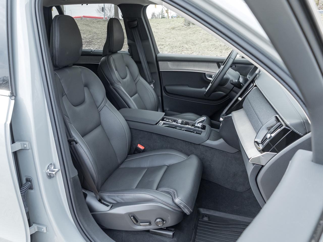 2026 Volvo XC90 B6 AWD Ultra Bright Theme 6-SEATER  HARMAN KARDON Photo
