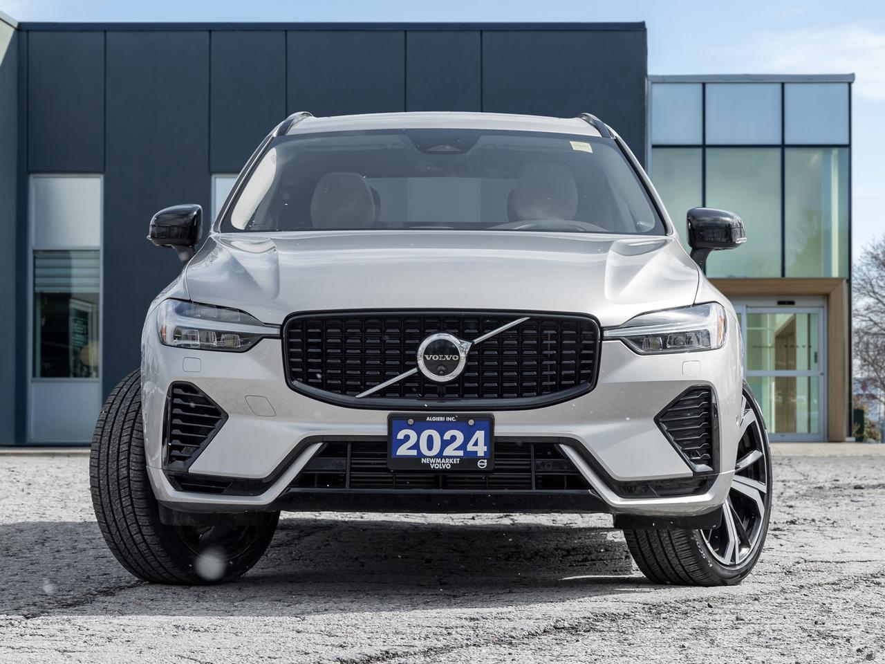 2024 Volvo XC60 Plug-In Hybrid T8 eAWD PHEV Ultimate Dark Theme Photo