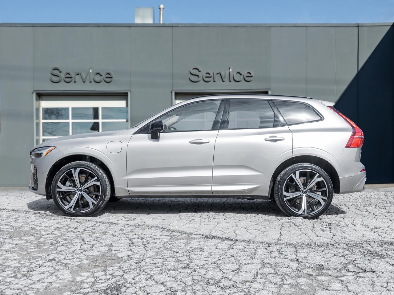 2024 Volvo XC60 Plug-In Hybrid T8 eAWD PHEV Ultimate Dark Theme Photo2