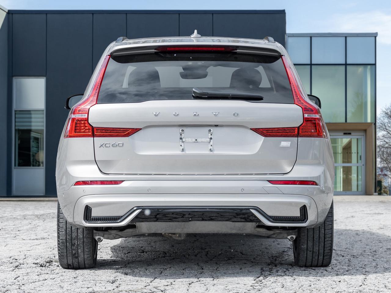 2024 Volvo XC60 Plug-In Hybrid T8 eAWD PHEV Ultimate Dark Theme Photo
