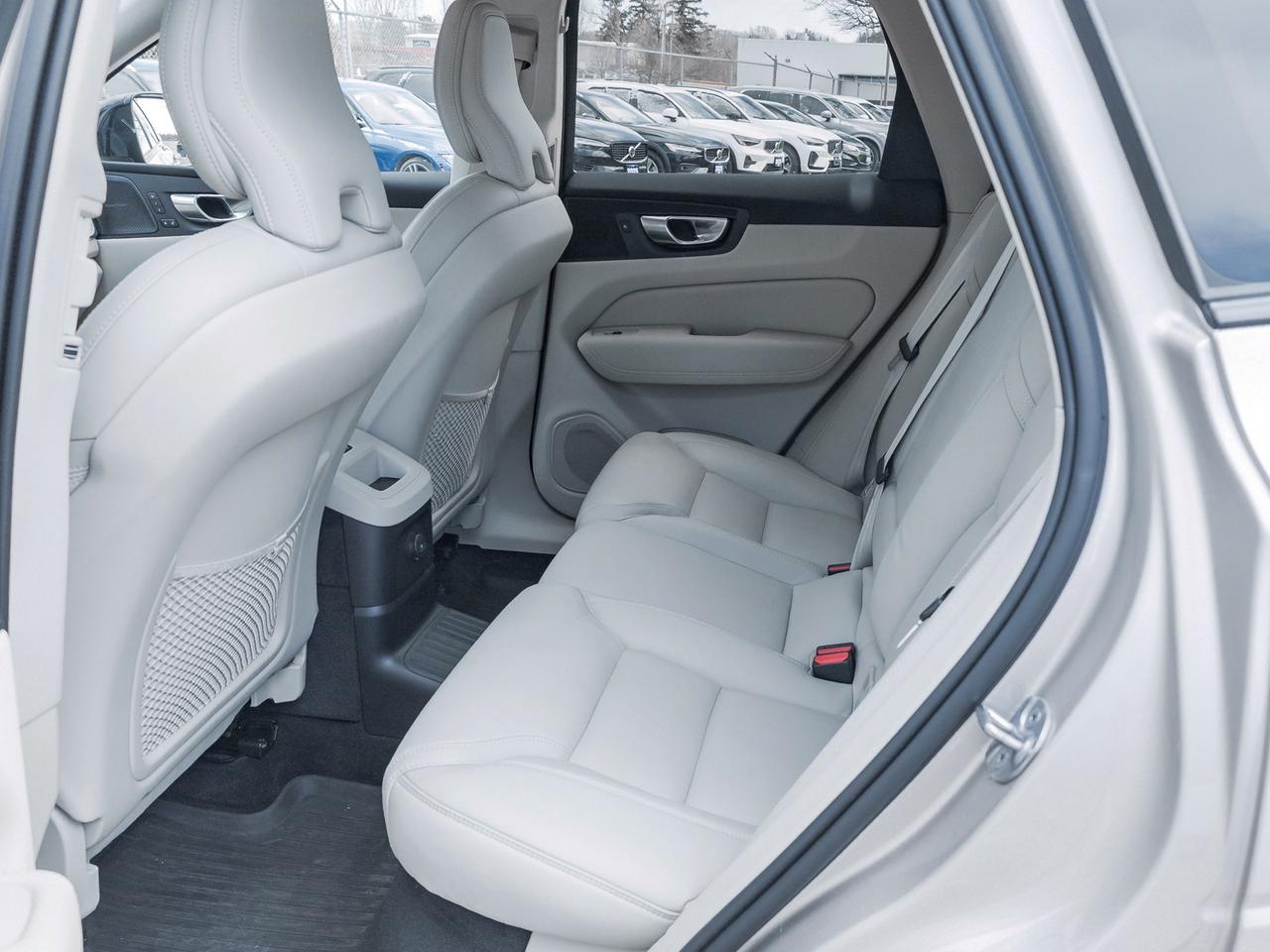 2024 Volvo XC60 Plug-In Hybrid T8 eAWD PHEV Ultimate Dark Theme Photo